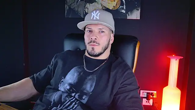 Snapshot of AngeloEric chatting on December 7, 6:59 pm AngeloEric online show from December 7, 6:59 pm