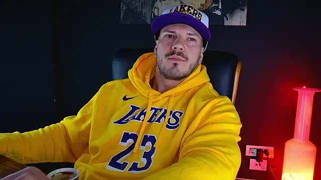 Snapshot of AngeloEric chatting on December 12, 1:17 pm AngeloEric online show from December 12, 1:17 pm