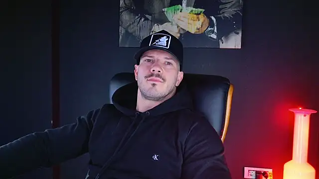 Snapshot of AngeloEric chatting on December 16, 4:49 pm AngeloEric online show from December 16, 4:49 pm