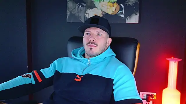 Snapshot of AngeloEric chatting on December 23, 1:13 pm AngeloEric online show from December 23, 1:13 pm