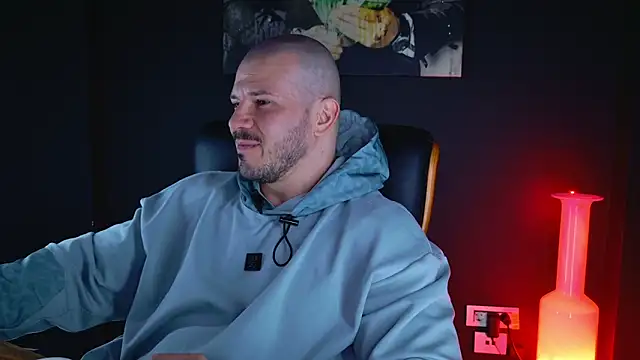 Snapshot of AngeloEric chatting on December 28, 12:56 pm AngeloEric online show from December 28, 12:56 pm