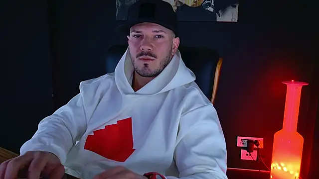 Snapshot of AngeloEric chatting on December 29, 12:01 pm AngeloEric online show from December 29, 12:01 pm