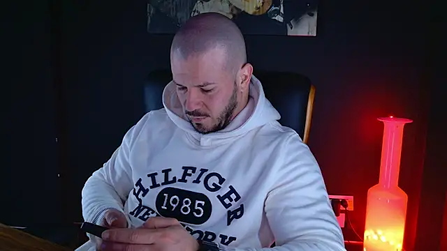 Snapshot of AngeloEric chatting on January 7, 6:27 am AngeloEric online show from January 7, 6:27 am