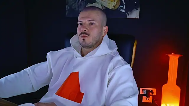 Snapshot of AngeloEric chatting on January 12, 1:05 pm AngeloEric online show from January 12, 1:05 pm