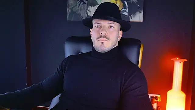 Snapshot of AngeloEric chatting on January 13, 8:15 am AngeloEric online show from January 13, 8:15 am