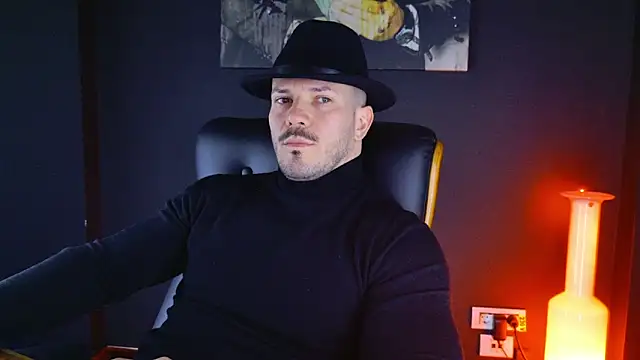 Snapshot of AngeloEric chatting on January 13, 11:30 am AngeloEric online show from January 13, 11:30 am