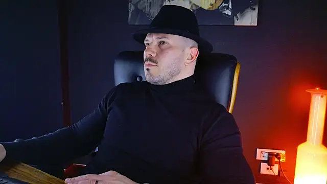 Snapshot of AngeloEric chatting on January 14, 5:08 am AngeloEric online show from January 14, 5:08 am