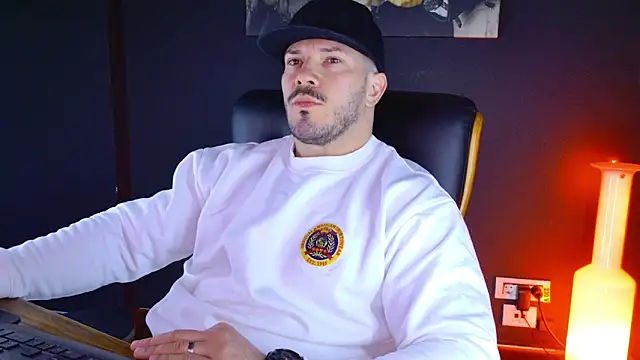 Snapshot of AngeloEric chatting on January 17, 5:32 am AngeloEric online show from January 17, 5:32 am