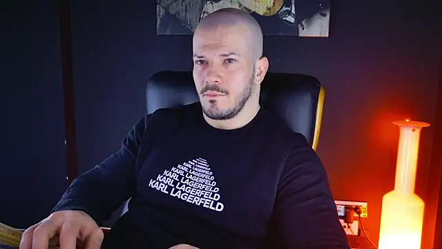 Snapshot of AngeloEric chatting on January 21, 5:38 am AngeloEric online show from January 21, 5:38 am