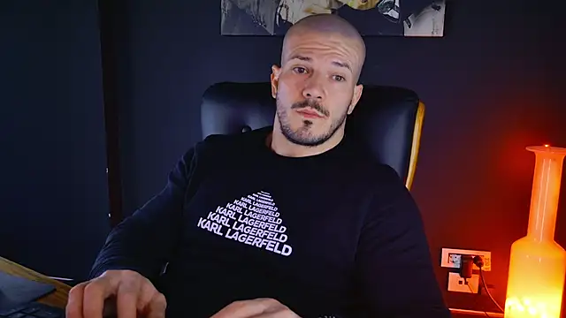 Snapshot of AngeloEric chatting on January 21, 12:18 pm AngeloEric online show from January 21, 12:18 pm