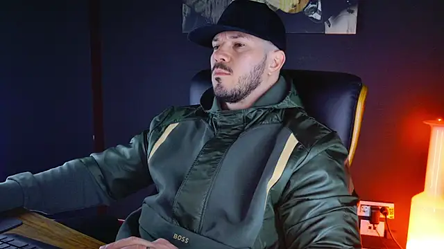 Snapshot of AngeloEric chatting on January 30, 4:58 am AngeloEric online show from January 30, 4:58 am