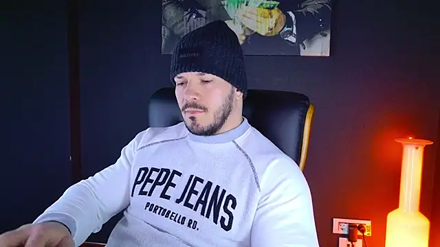 Snapshot of AngeloEric chatting on January 31, 5:19 am AngeloEric online show from January 31, 5:19 am