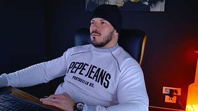 Snapshot of AngeloEric chatting on January 31, 11:24 am AngeloEric online show from January 31, 11:24 am