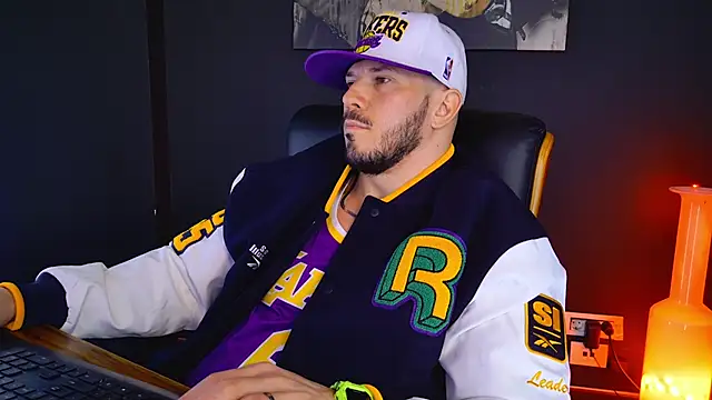 Snapshot of AngeloEric chatting on February 7, 11:01 am AngeloEric online show from February 7, 11:01 am