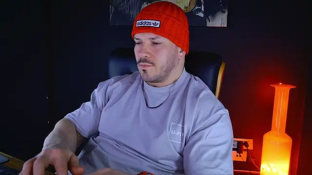 Snapshot of AngeloEric chatting on February 9, 6:58 pm AngeloEric online show from February 9, 6:58 pm