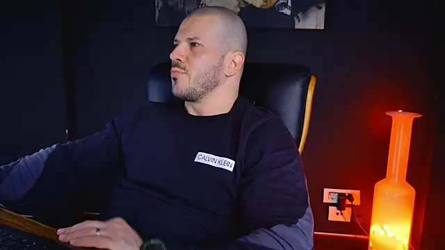 Snapshot of AngeloEric chatting on February 14, 2:33 pm AngeloEric online show from February 14, 2:33 pm