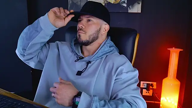 Snapshot of AngeloEric chatting on March 19, 9:06 am AngeloEric online show from March 19, 9:06 am