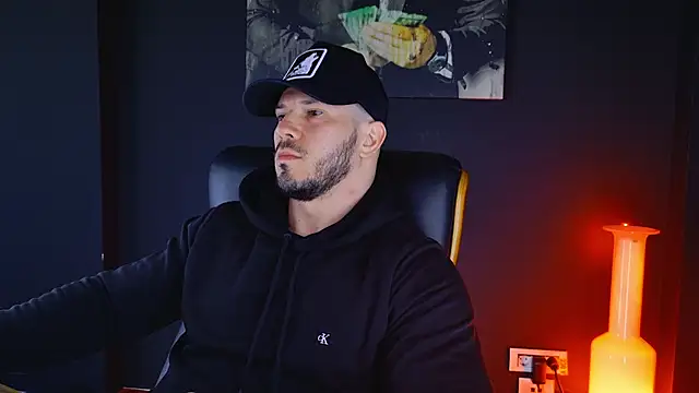 Snapshot of AngeloEric chatting on March 20, 5:46 am AngeloEric online show from March 20, 5:46 am