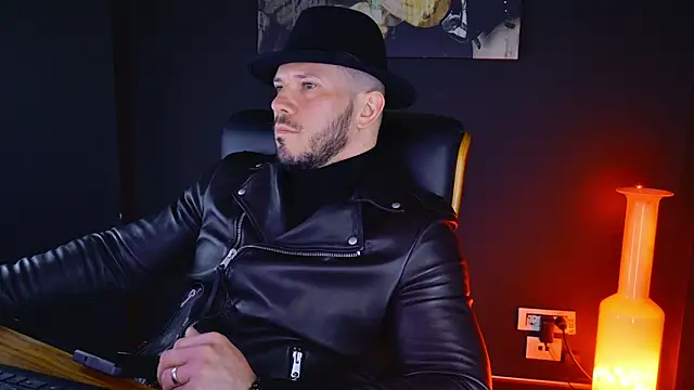 Snapshot of AngeloEric chatting on March 21, 9:23 am AngeloEric online show from March 21, 9:23 am