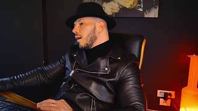 Snapshot of AngeloEric chatting on March 21, 1:34 pm AngeloEric online show from March 21, 1:34 pm