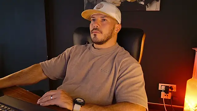 Snapshot of AngeloEric chatting on September 30, 11:37 am AngeloEric online show from September 30, 11:37 am