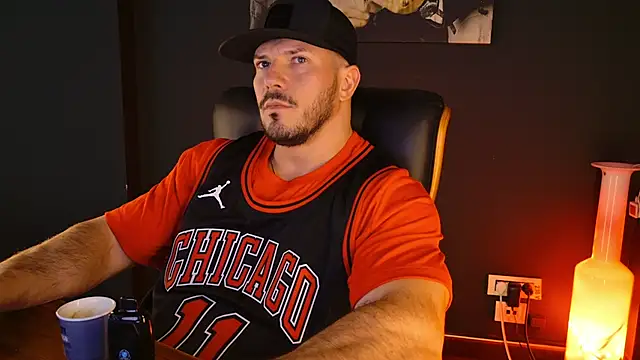 Snapshot of AngeloEric chatting on November 11, 12:27 pm AngeloEric online show from November 11, 12:27 pm