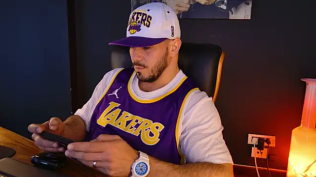 Snapshot of AngeloEric chatting on November 25, 12:27 pm AngeloEric online show from November 25, 12:27 pm