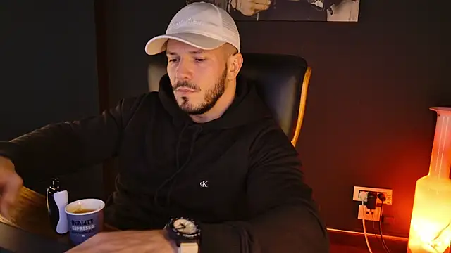 Snapshot of AngeloEric chatting on December 5, 12:25 pm AngeloEric online show from December 5, 12:25 pm