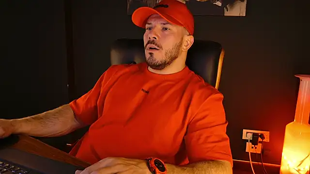 Snapshot of AngeloEric chatting on December 14, 1:38 pm AngeloEric online show from December 14, 1:38 pm