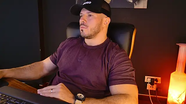 Snapshot of AngeloEric chatting on December 15, 11:47 am AngeloEric online show from December 15, 11:47 am