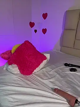 bella  honey online show from February 15, 7:50 pm