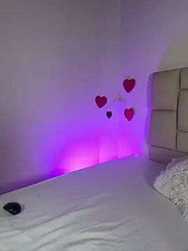 bella  honey online show from March 8, 8:14 pm