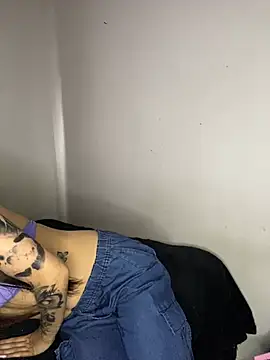 Snapshot of _Luuna chatting on March 15, 9:05 pm Luuna online show from March 15, 9:05 pm