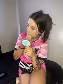 Snapshot of _Luuna chatting on March 22, 6:25 pm Luuna online show from March 22, 6:25 pm