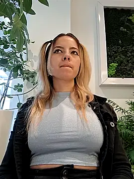 allinqueen online show from February 23, 1:21 pm