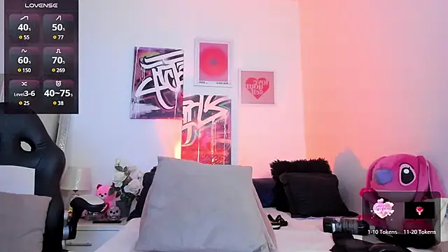 AnnieHuntters online show from February 12, 6:08 am