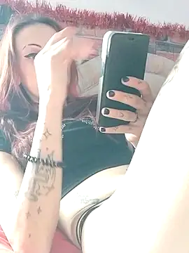 Snapshot of kriszy_baby chatting on December 4, 8:23 am kriszy baby online show from December 4, 8:23 am