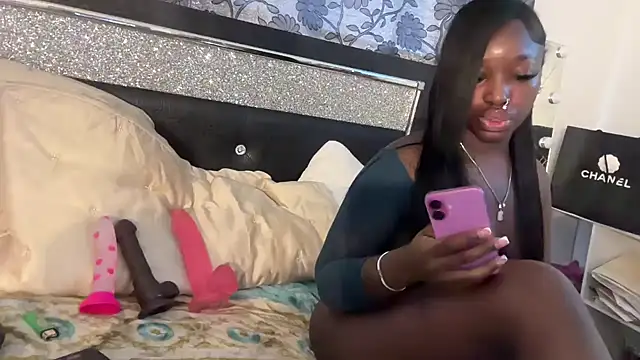 Snapshot of londonsfantasy chatting on November 21, 5:33 pm londonsfantasy online show from November 21, 5:33 pm