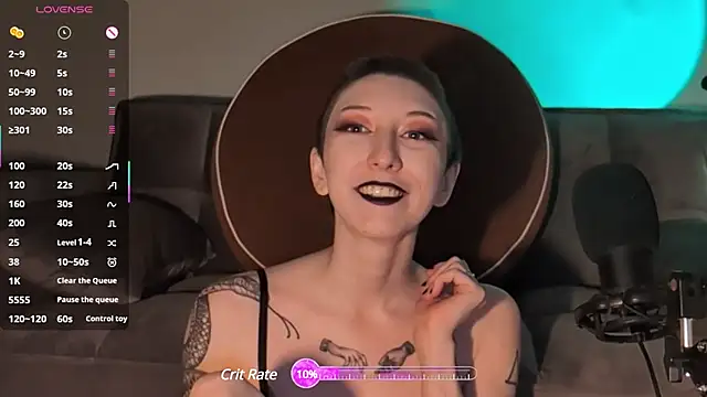 lovelylucyy online show from February 28, 5:26 am