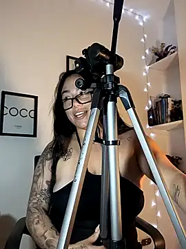 helena smith online show from February 6, 10:37 am