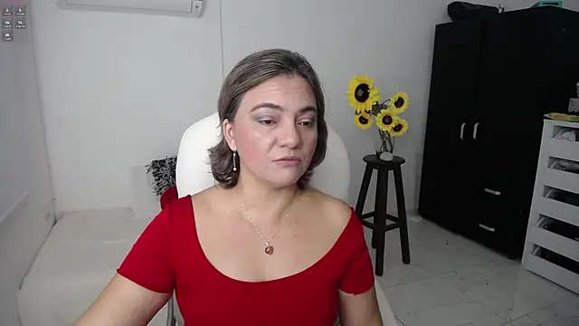 Chiraz hasnaa online show from March 16, 1:27 pm