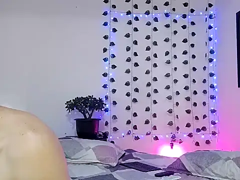 hotlatin92 online show from December 30, 1:36 pm