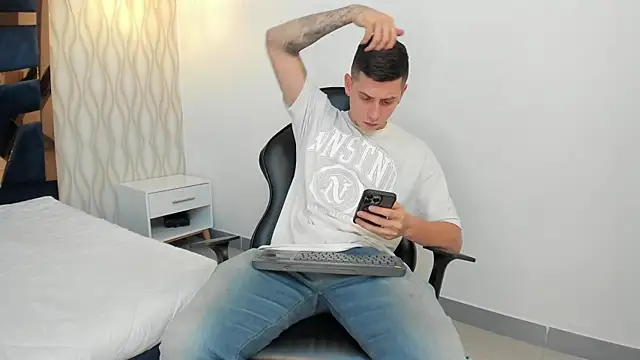 Yeiko Romero  online show from February 18, 5:21 pm