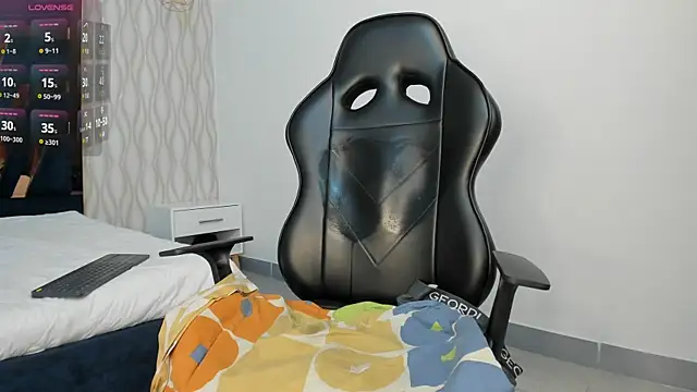 Yeiko Romero  online show from February 18, 8:25 pm