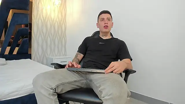 Yeiko Romero  online show from February 19, 5:27 pm