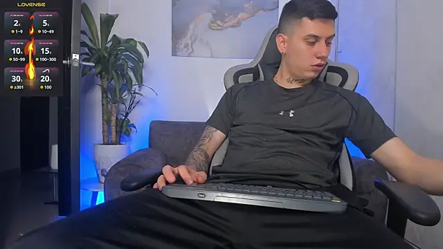 Yeiko Romero  online show from October 9, 8:07 pm