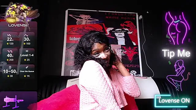 TIFFANYYSTAR online show from March 8, 8:35 pm