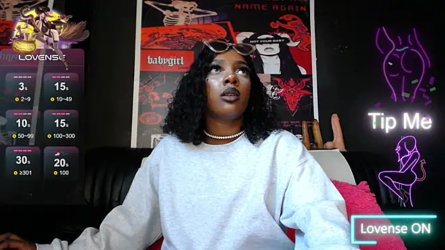 TIFFANYYSTAR online show from March 11, 1:56 pm