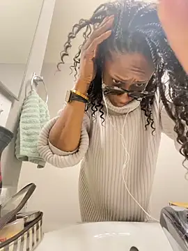 Snapshot of wynterheat chatting on January 7, 11:56 pm wynterheat online show from January 7, 11:56 pm