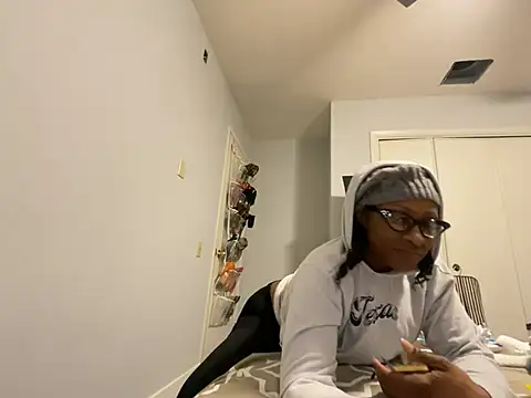 Snapshot of wynterheat chatting on January 16, 2:08 pm wynterheat online show from January 16, 2:08 pm